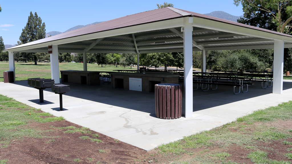 A photo of a newly built large picnic shelter at Glen Helen Regional Park with blue sky and grass.