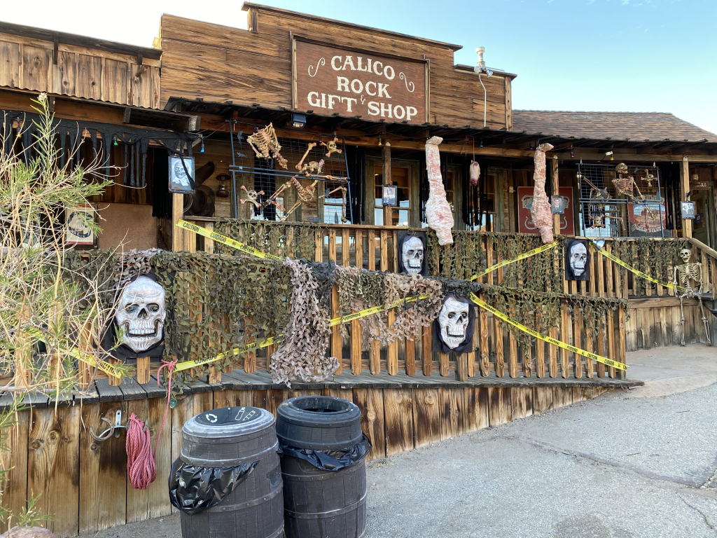 Calico Rock & Fossil Gift shop storefront.